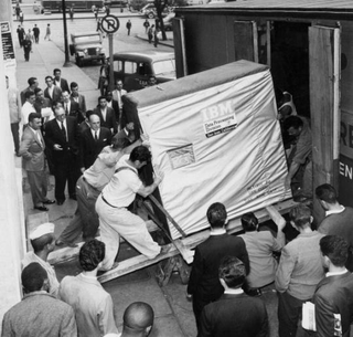 Illustration for article titled Oh sweet. My new 5 MB harddrive has arrived!